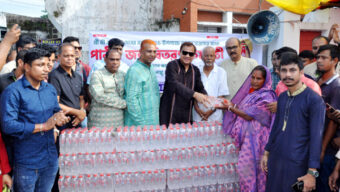 রথযাত্রা উপলক্ষে পূজা উদযাপন পরিষদ ও যুব ঐক্যের যৌথ উদ্যোগে পানীয় জল বিতরণ