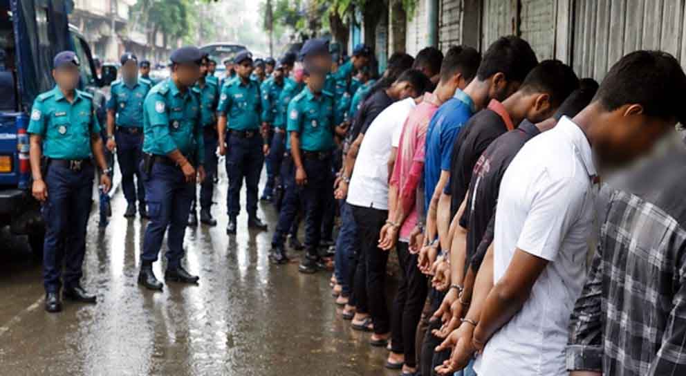 সিলেটে চিরুনি অভিযান, ৫ ঘণ্টায় পুলিশের জালে ৬০