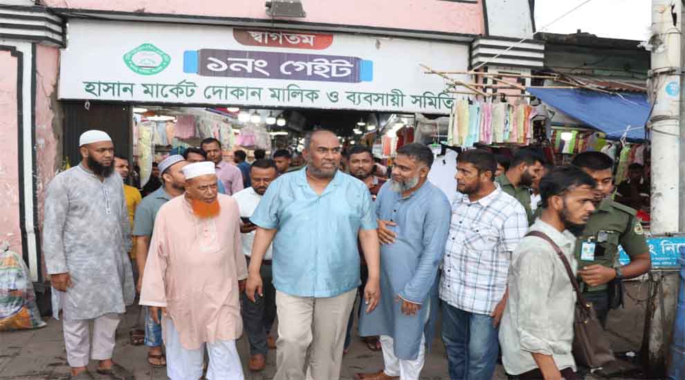 হাসান মার্কেট পরিদর্শনে সিসিক প্রশাসক