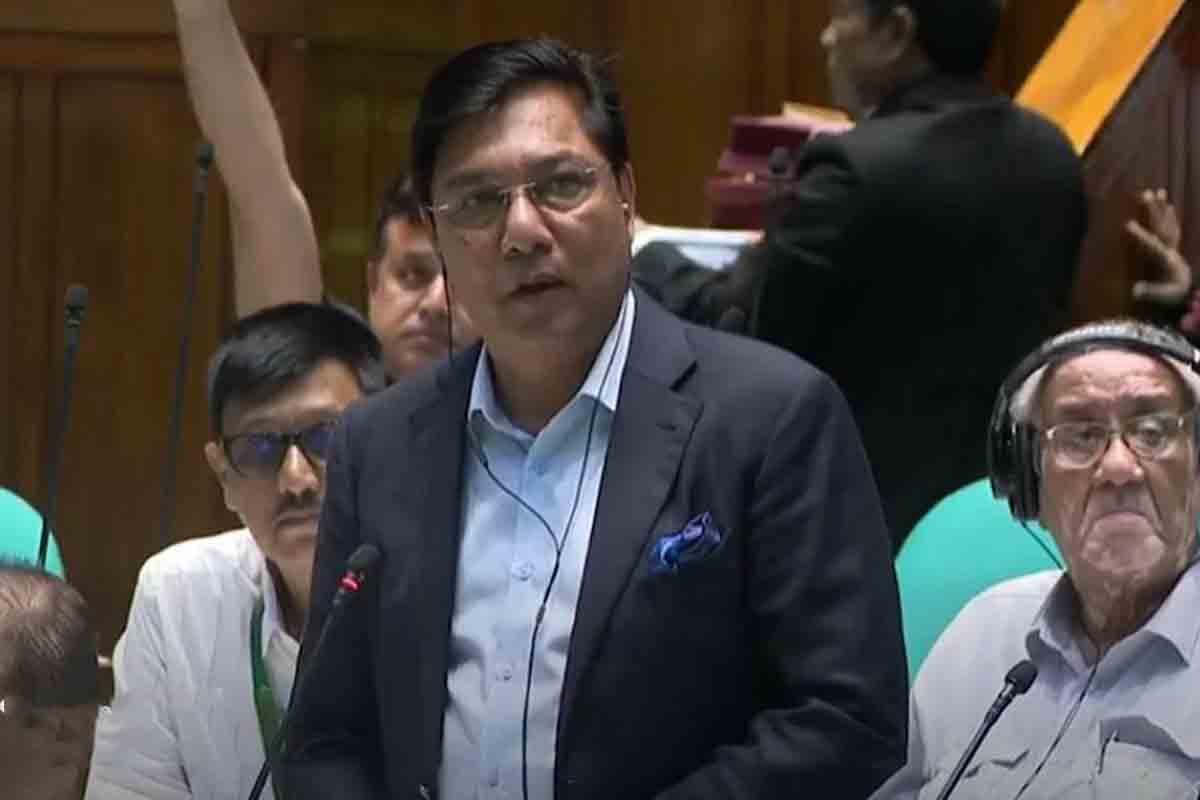 ‘হজযাত্রীদের বিমান ভাড়া আরও কমানোর চিন্তা-ভাবনা রয়েছে’