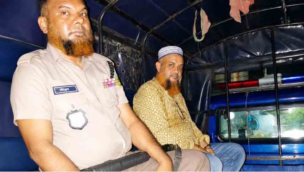 সিলেটের পথে পল্লব, সাথে থানাপুলিশ