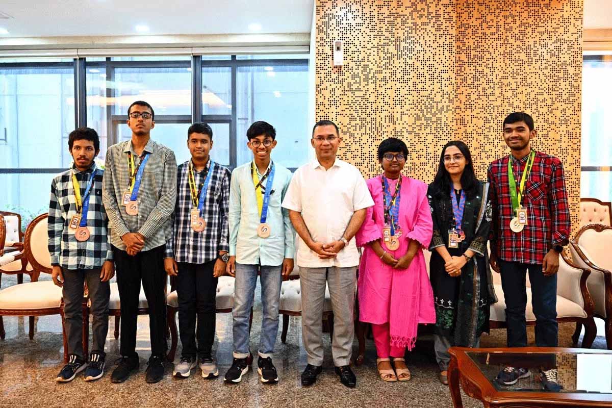 প্রধানমন্ত্রীর সঙ্গে গণিত অলিম্পিয়াড বিজয়ীদের সৌজন্য সাক্ষাৎ
