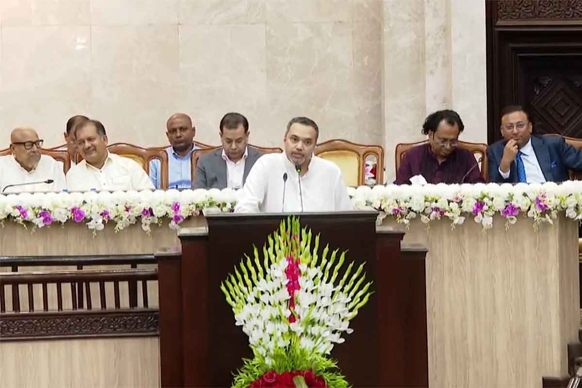 সরকারের ৬ মাসে নতজানু পররাষ্ট্রনীতির অবসান হয়েছে : মাহদী আমিন
