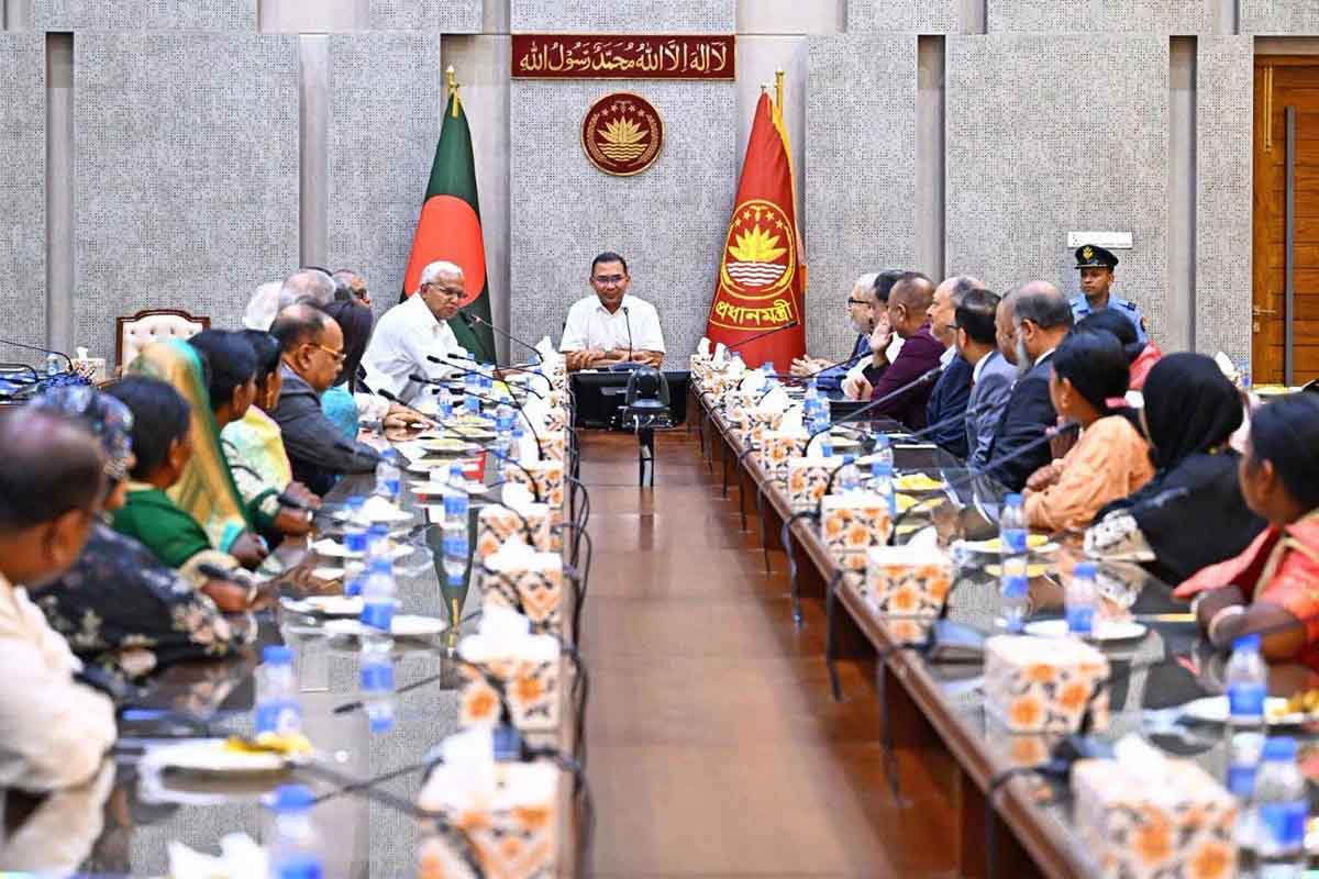 সমাজের সবাই এগিয়ে এলে অনেক বড় সমস্যার সমাধান করা সম্ভব: প্রধানমন্ত্রী