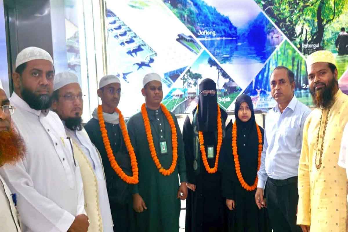 দেশে ফিরলেন সৌদিতে কোরআন প্রতিযোগীতায় জয়ী ৪ হাফেজ