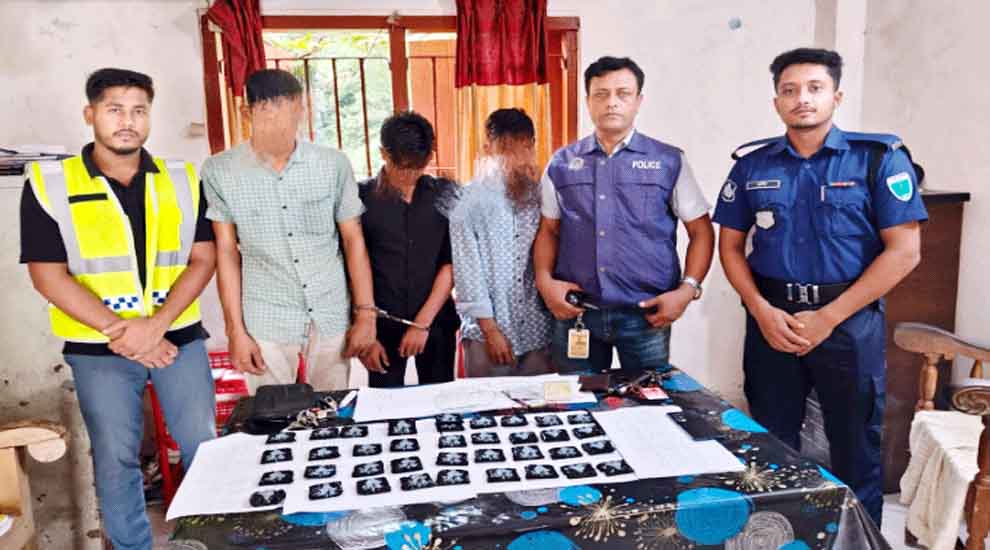সিলেটে মাইক্রোবাস থামাতেই মিললো ২২ লাখ টাকার ইয়াবা