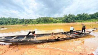 সিলেটে আবারও ২টি নৌকা ভা ঙ ল প্রশাসন