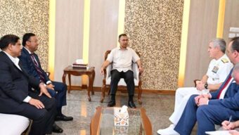 প্রধানমন্ত্রীর সঙ্গে মার্কিন নৌবহরের কমান্ডারের সাক্ষাৎ