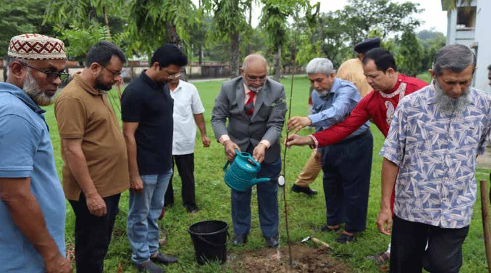 সিকৃবি’তে জুলাই গণ-অভ্যুত্থান দিবস উপলক্ষে বৃক্ষরোপণ কর্মসুচি পালন