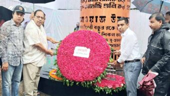 জেলা পরিষদের প্রশাসক আবুল কাহের চৌধুরী জুলাই স্মৃতিস্তম্ভে শ্রদ্ধা নিবেদন