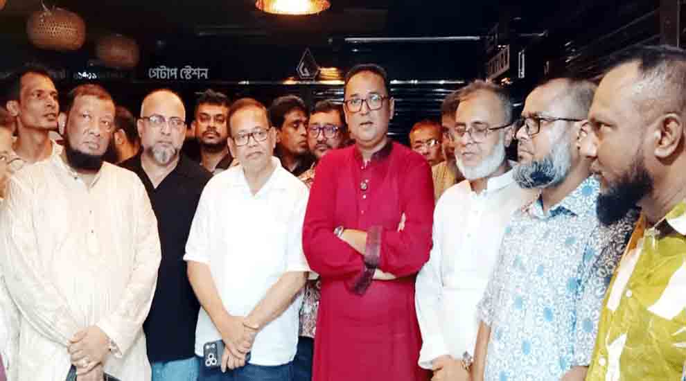জিন্দাবাজারে ওয়েস্ট ওয়ার্ল্ড শপিং সেন্টারে অগ্নিকাণ্ডস্থল পরিদর্শনে ব্যবসায়ী নেতৃবৃন্দ