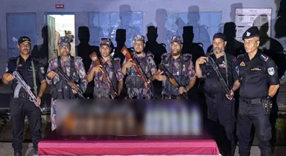 সিলেটে বালুর স্তুপে যা পায় যৌথবাহিনী