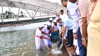 জিয়া ‍উদ্যানের লেকে মাছের পোনা অবমুক্ত করলেন প্রধানমন্ত্রী