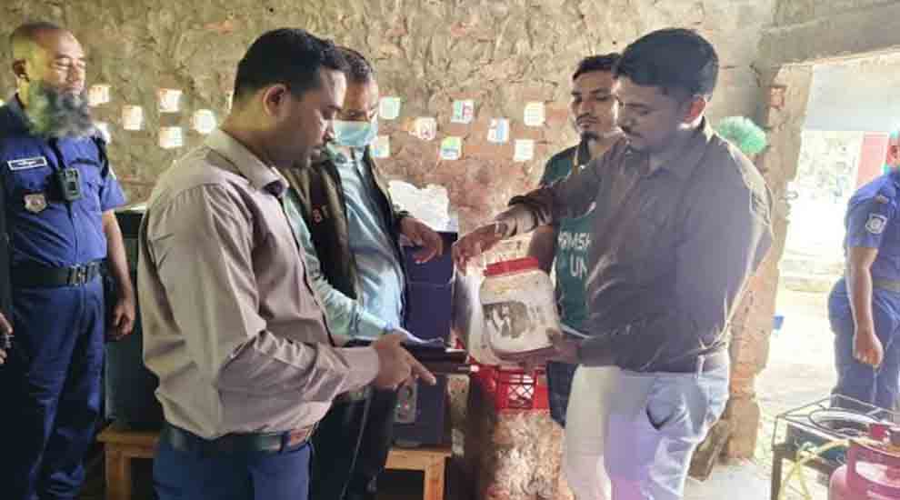 কমলগঞ্জে দুই রেস্টুরেন্টে অভিযান, বড় অঙ্কের জরিমানা