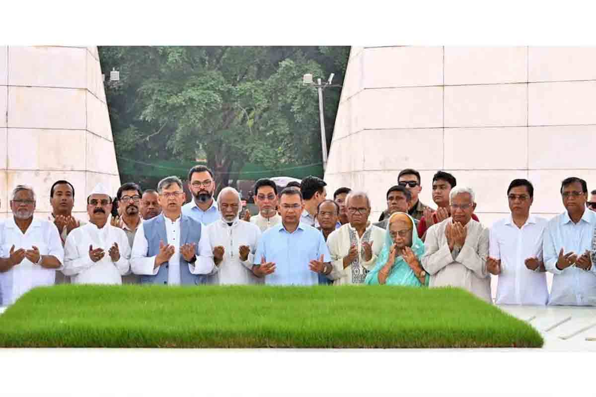 জিয়াউর রহমান ও খালেদা জিয়ার কবরে প্রধানমন্ত্রীর শ্রদ্ধা