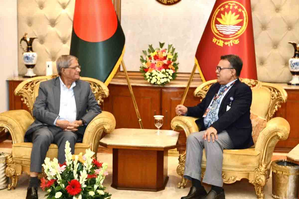 রাষ্ট্রপতির সঙ্গে জাতীয় বিশ্ববিদ্যালয়ের উপাচার্যের সাক্ষাৎ