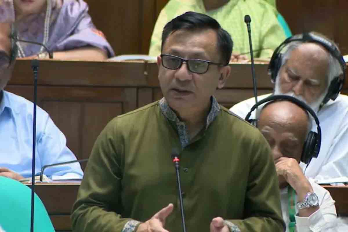 গত তিন বছরে ৪০০-এর বেশি পোশাক কারখানা বন্ধ হয়েছে: সংসদে বাণিজ্যমন্ত্রী