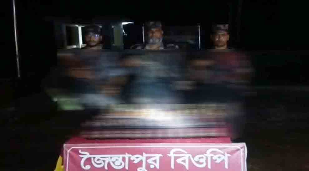 জৈন্তাপুরে বিজিবির অভিযানে মা দ ক জব্দ