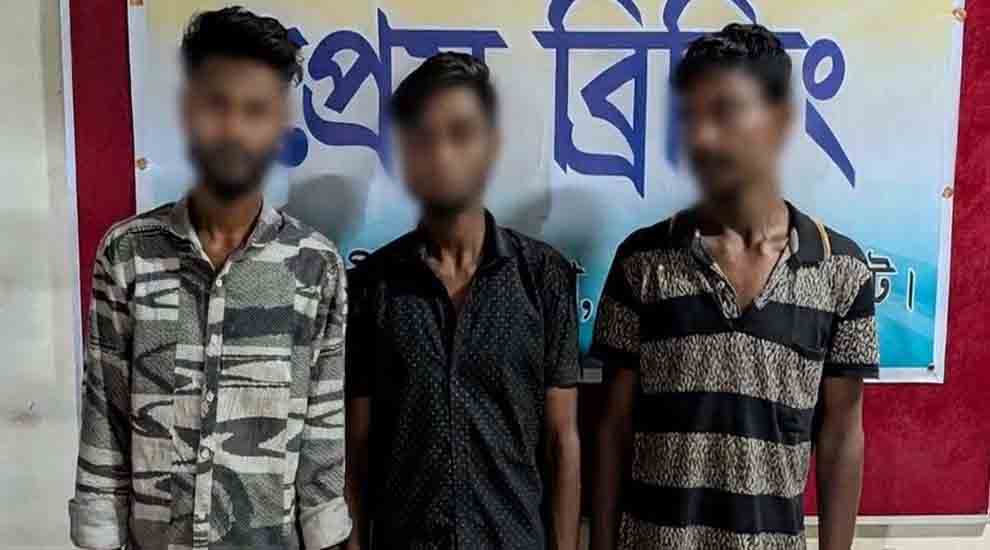 সিলেটের করিম উল্লাহর সামনে থেকে আ ট ক- ৩