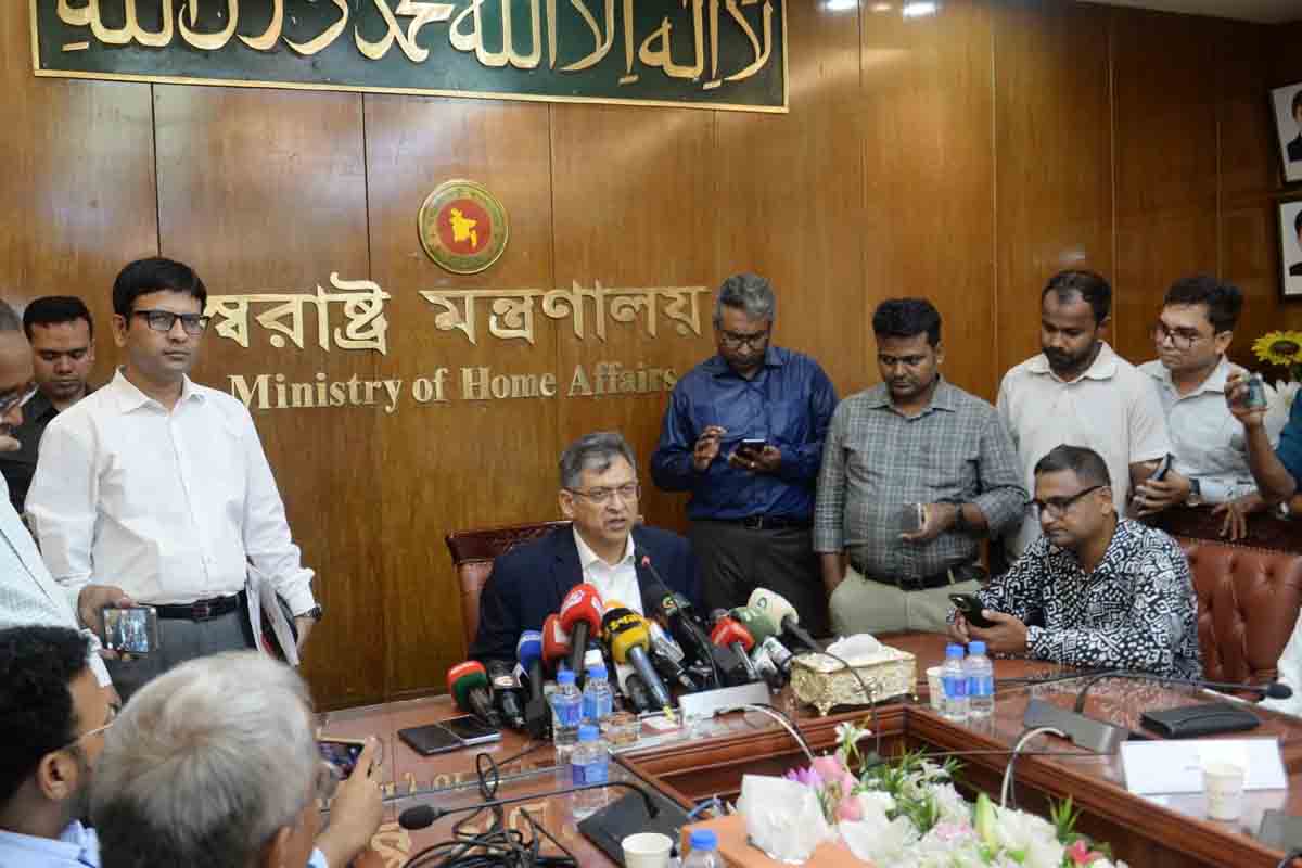 ঢাকার যানজট নিরসনে ১৫ দিন পর পর হবে সমন্বয় সভা : স্বরাষ্ট্রমন্ত্রী