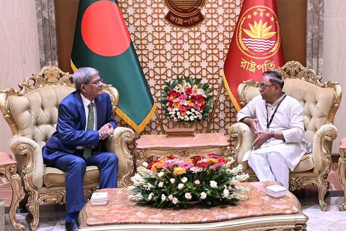 রাষ্ট্রপতির সঙ্গে বিপ্লবী ওয়ার্কার্স পার্টির সাধারণ সম্পাদকের সৌজন্য সাক্ষাৎ