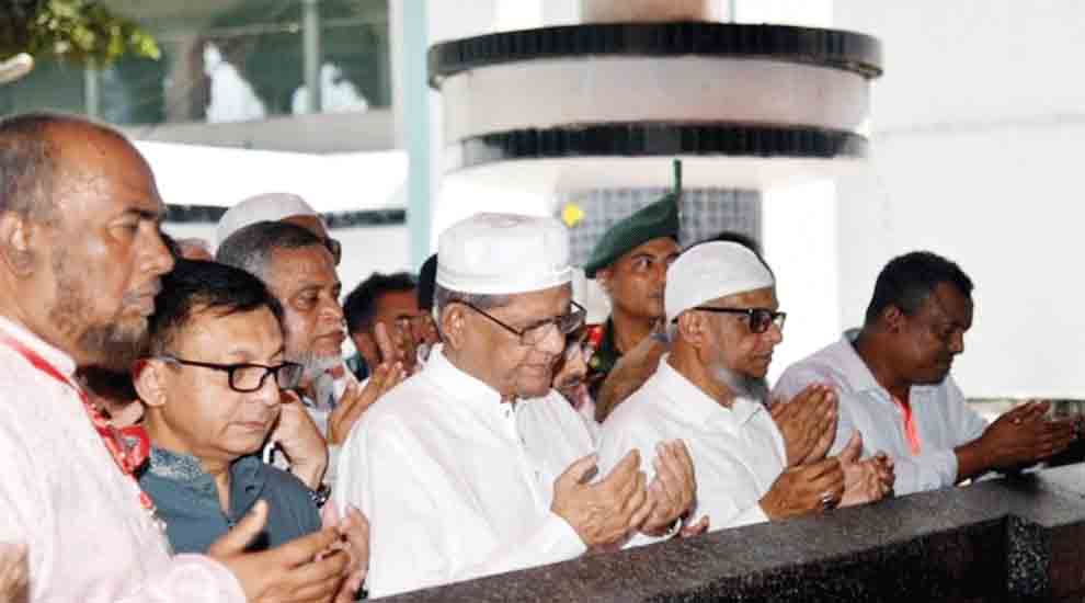 হযরত শাহজালাল ও শাহপরাণের মাজার জিয়ারত করলেন রাষ্ট্রপতি