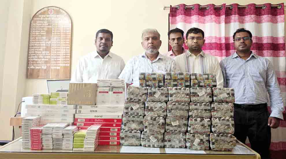 শ্রীমঙ্গলে অবৈধ বিদেশি সিগারেট ও নকল ব্যান্ডরোলযুক্ত বিড়ি জব্দ