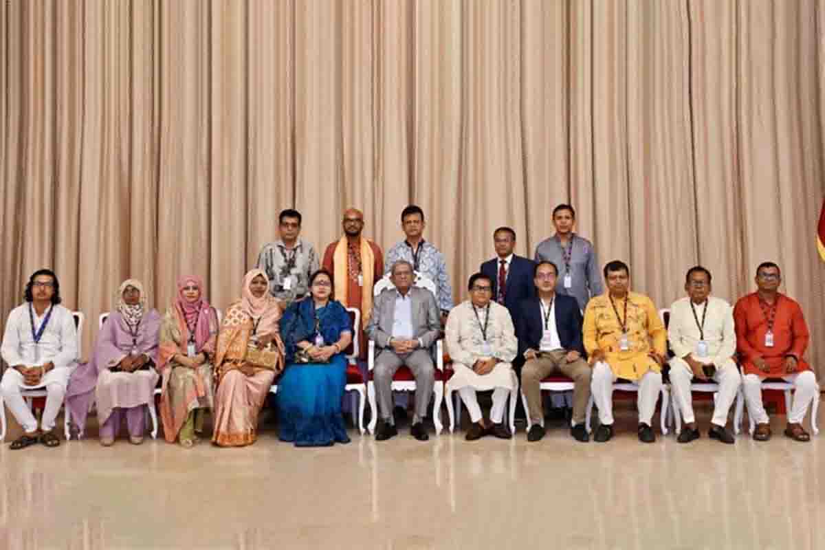 গণতান্ত্রিক ও সমৃদ্ধ বাংলাদেশ গড়তে ঐক্যবদ্ধভাবে কাজ করার আহ্বান রাষ্ট্রপতির
