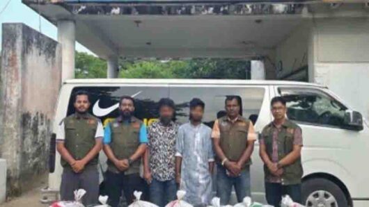 সিলেটে মাইক্রোবাস থামিয়ে যা পেল ডিবি