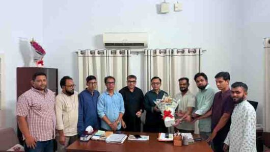 বাণিজ্যমন্ত্রীর সঙ্গে সৌজন্য সাক্ষাৎ করলেন সিলেট যুবদল নেতবৃন্দ