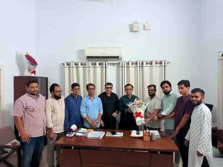 বাণিজ্যমন্ত্রীর সঙ্গে সৌজন্য সাক্ষাৎ করলেন সিলেট যুবদল নেতবৃন্দ