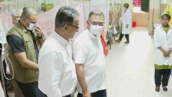 হাসপাতালের কক্ষে চিকিৎসকের ধূমপান, বরখাস্তের নির্দেশ প্রধানমন্ত্রীর