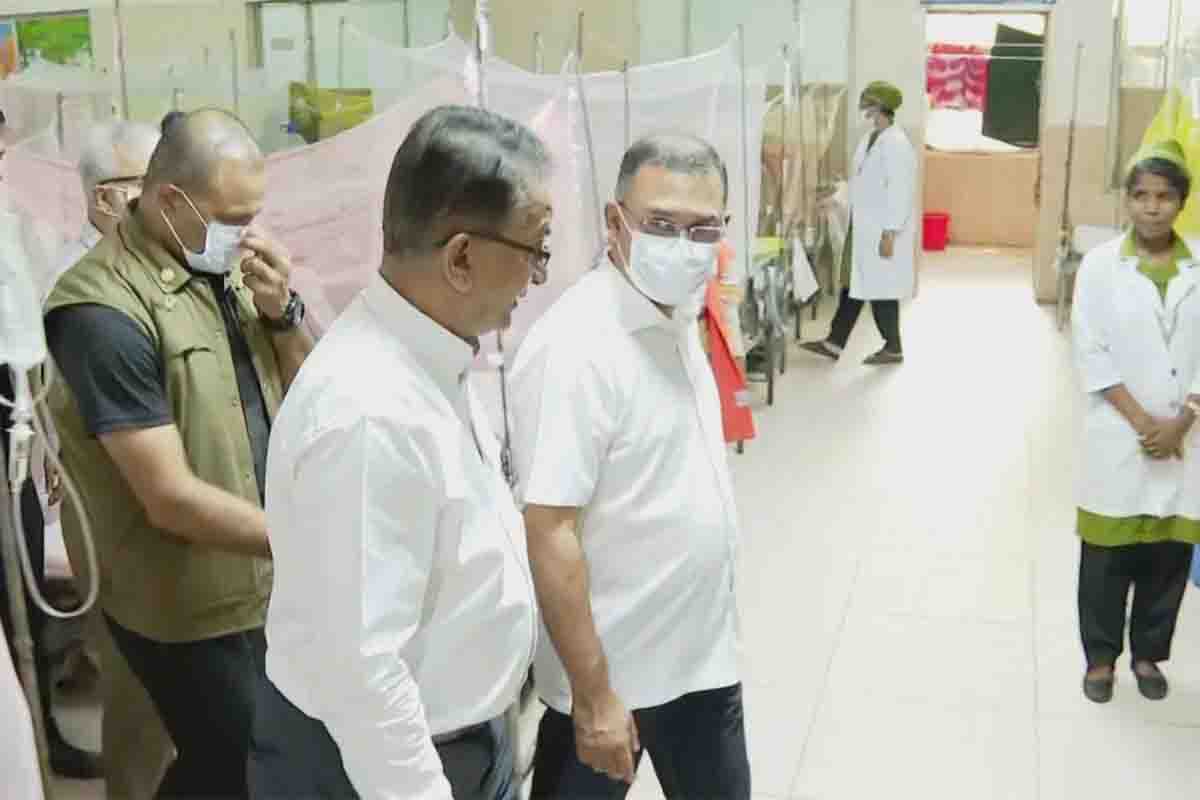 হাসপাতালের কক্ষে চিকিৎসকের ধূমপান, বরখাস্তের নির্দেশ প্রধানমন্ত্রীর