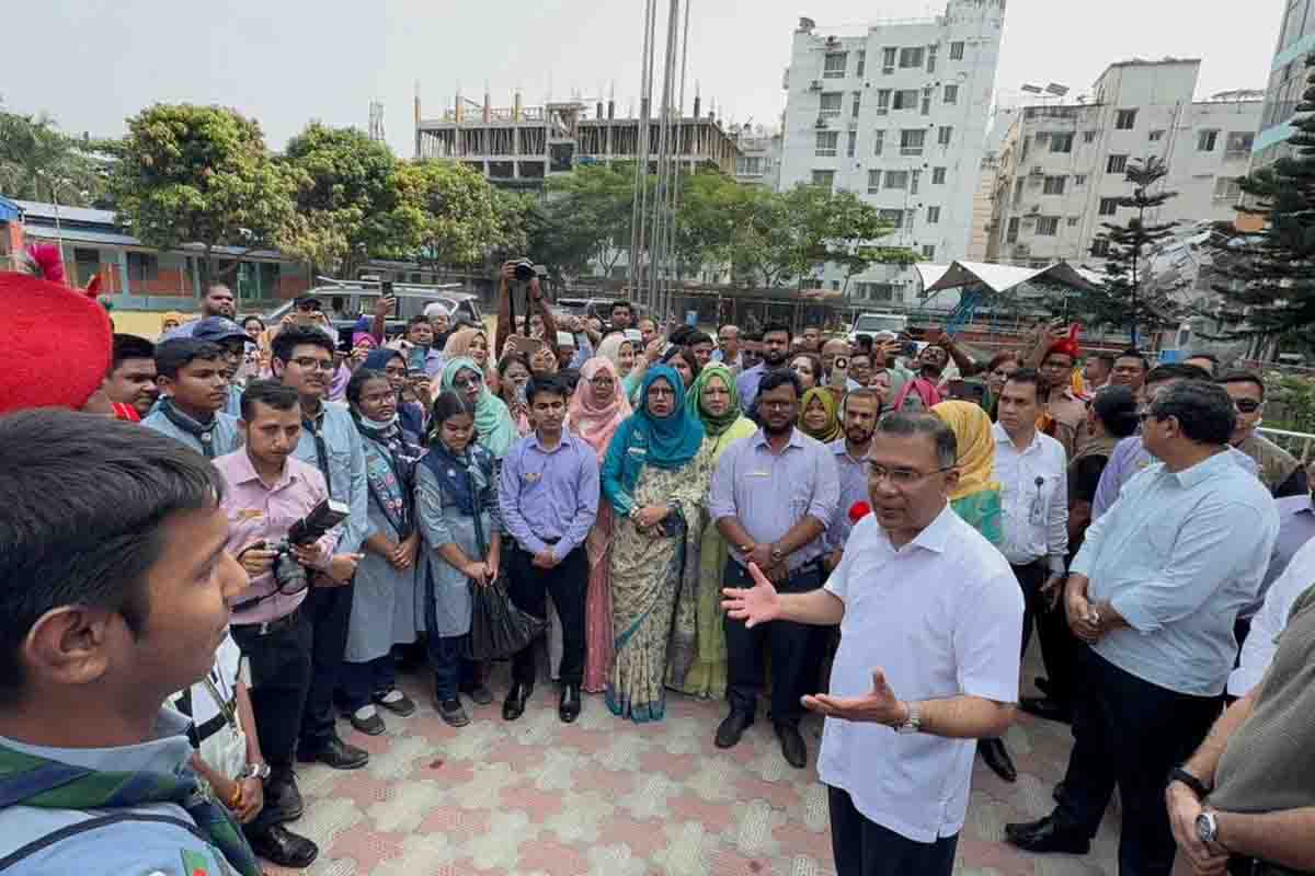 সাড়ে চার ঘণ্টায় ১৩ স্পট পরিদর্শন প্রধানমন্ত্রীর