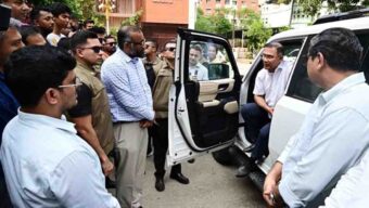 আজিমপুর সরকারি কোয়ার্টারে অপরিচ্ছন্নতায় ক্ষুব্ধ প্রধানমন্ত্রী, বাসযোগ্য করতে সময় দিলেন ২ সপ্তাহ