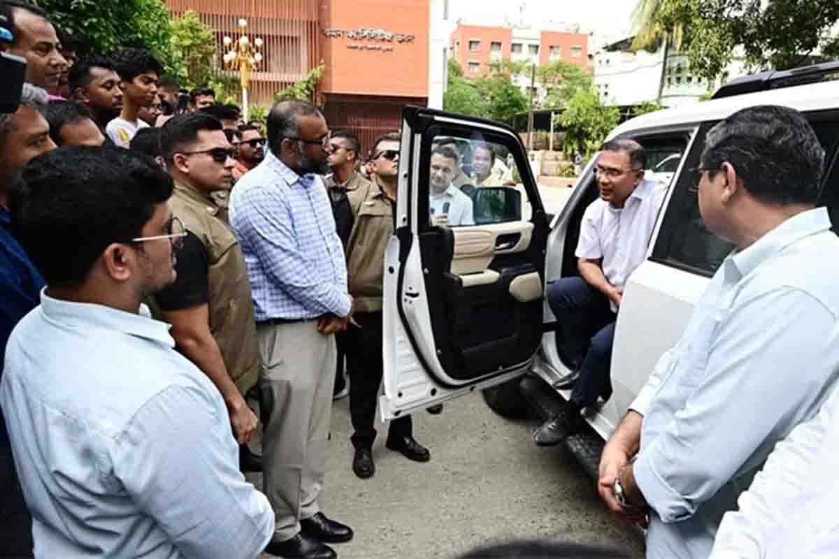 আজিমপুর সরকারি কোয়ার্টারে অপরিচ্ছন্নতায় ক্ষুব্ধ প্রধানমন্ত্রী, বাসযোগ্য করতে সময় দিলেন ২ সপ্তাহ