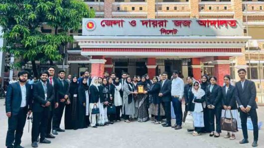 এমইউ’র আইন ও বিচার বিভাগের শিক্ষার্থীদের সিলেট জেলা ও দায়রা জজ আদালত পরিদর্শন