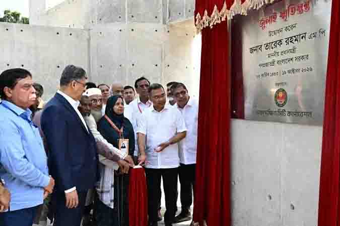 ওসমানী উদ্যানে ‘জুলাই স্মৃতিস্তম্ভ’ উদ্বোধন করলেন প্রধানমন্ত্রী