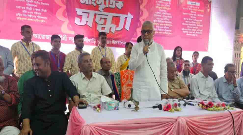 সারা দেশে দুর্গাপূজা উৎসবমুখর অনুষ্ঠিত হচ্ছে: মন্ত্রী আরিফুল হক