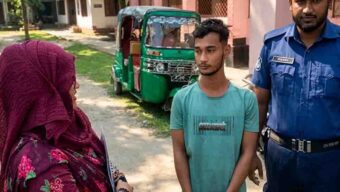 সুনামগঞ্জে নিজ ছেলেকে প্রশাসনের হাতে তুলে দিলেন বাবা