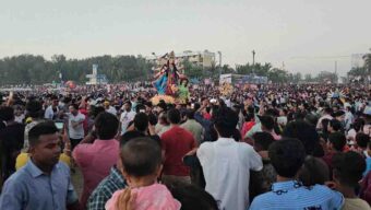 বিসর্জনে বিদায়, লাখো মানুষের ঢল