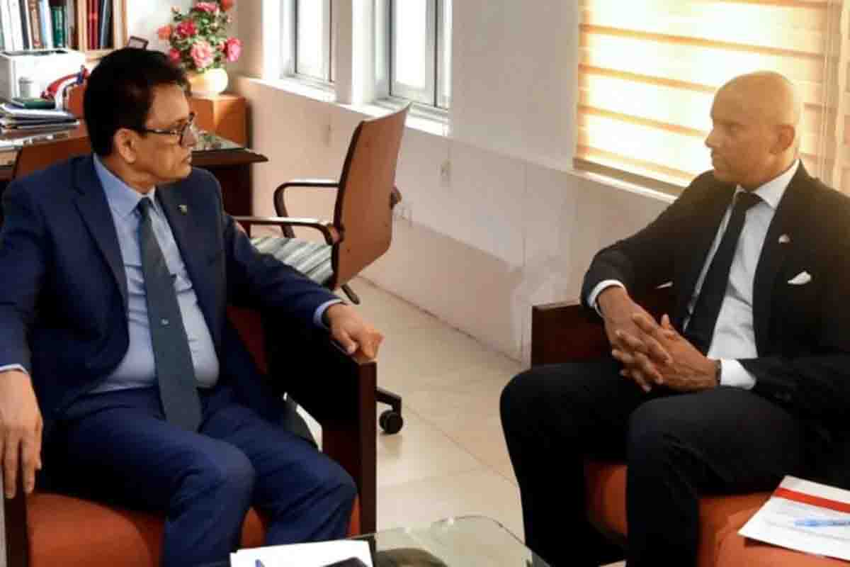 শিক্ষামন্ত্রীর সাথে কানাডার হাইকমিশনারের সাক্ষাৎ: শিক্ষা ও মানবসম্পদ উন্নয়নে সহযোগিতা সম্প্রসারণের আগ্রহ