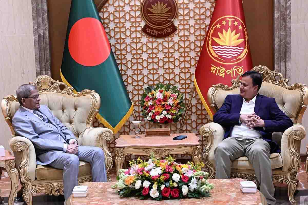 রাষ্ট্রপতির সঙ্গে এমপি মোশারফের সাক্ষাৎ, উন্নয়ন অগ্রযাত্রা ত্বরান্বিত করতে সহযোগিতা কামনা