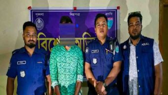 দোয়ারাবাজারে বিদেশি ম দ সহ একজনকে পুলিশে দিলেন জনতা